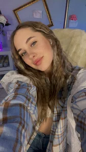 MiaMilas kiss me? Pic 2