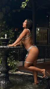 “Tropical Temptation” 🌴🔥 de RenataReyes  6 Imagens