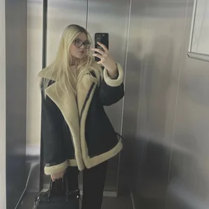 AnnyBany Public5 Foto 3