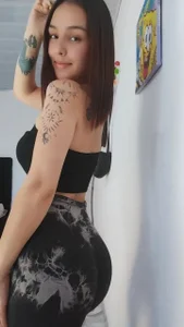 Emi_Glow Public Pic 5