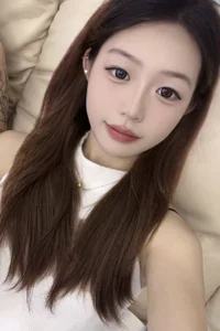 我是小楠，今年 18岁