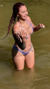 Sophiee_Hill Sunny day 🌈 Foto 2