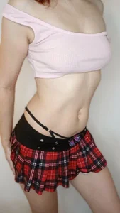 Creamy_Lissa want to get under that skirt? Pic 4