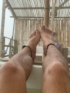 Levy_Steve barefoot Pic 3