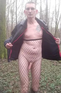 lopejosoumis kullanıcısının Bonne salope sissy hot et sexy exhiibition dans les bois. albümü -  2 fotoğraf