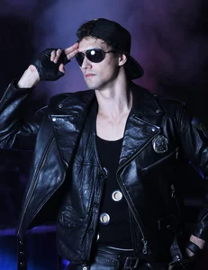 It will be worth wearing this outfit 1800 tokens de dirty-boss  4 Imagens