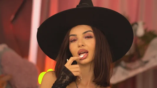 LilaRoses Halloween Pic 4