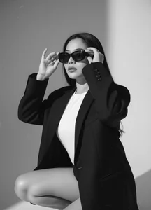 ZerinaKenzieBLACK AND WHITE图片