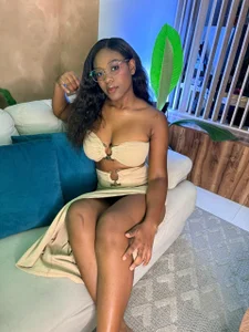 Public de Beautyebony_  4 Imagens