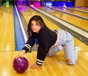 Sachi_Meow bowling sunday Pic