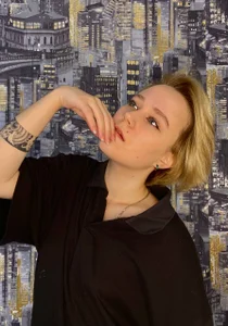 Ellie_Heavenly Public Pic 4