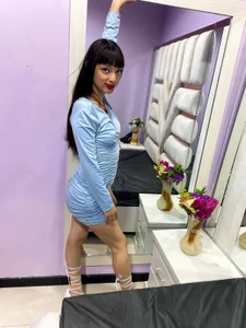 Aurora_18 Kisses Pic