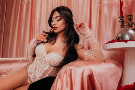 Sweet or naughty? On Valentine's Day, I'm both. 🎀🍓 de IzzyWild  8 photos