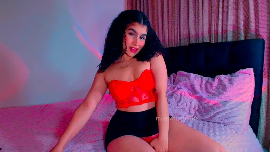 missvaneblake: 🎀REDMOMENT ( 5 фото)