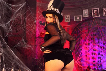 Magic and sexy ⚡ od Holy_un  2 snímek