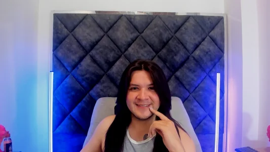 Don't look too much... or yes 😈 od MatthewDavis_  2 snímek