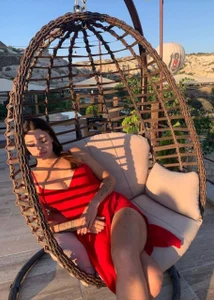 LucyVixxen Lady in Red Foto 4