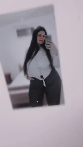 Mary_Hot_ Public Pic 6