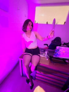 Luciifeer_ 😏What would you do if you were in this office with me?💜 Pic