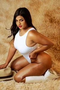 ElleGiselleeのCOWGIRLの 7枚の写真