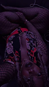 RuetheWaning Deliciously Dark Foto 3