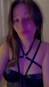 "Love me gently, kiss me deeply, and never stop exploring my soul." de VELVETKISS-  4 photos