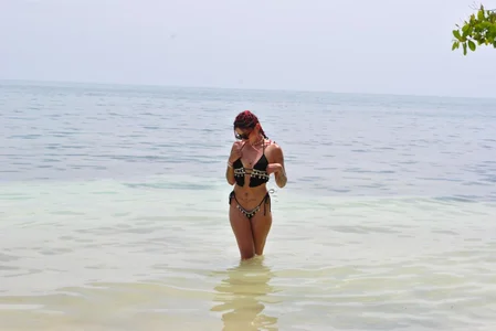 CelesteRhoades Sun and beach👅 Pic 2
