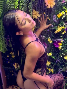 MeganCruzGB HOT POOL DAY 💦🤤 Gambar