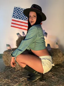 Natasha-secret kullanıcısının 🔥🤠 Your Favorite Cowgirl Is Ready albümü -  4 fotoğraf
