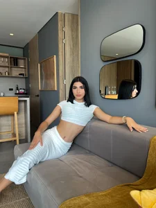 IsabelleFoxx_ sexy girl in house Pic