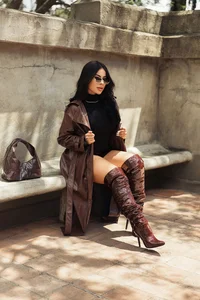 EMBRACING THE TIMELESS ELEGANCE 🤎 od KimberlyWalton  5 snímek