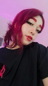 Leah_cherry Public Pic 3