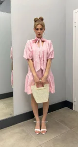 Kiki_Stacy You're grown up, but u still play with barbie doll 💜 Foto 2