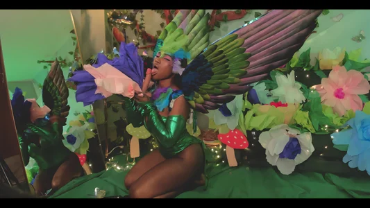 SavannahStorm Suck your polen Pic