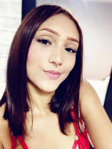 SashaWhitee Public টি ছবি