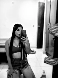 sofia_orgasmic Public Pic 4