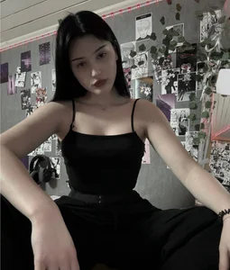 SallieStrahin Public Kuva 4