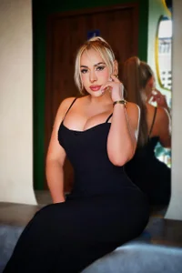 SophieBarnett 🖤 Dark glam 🖤 Pic 6