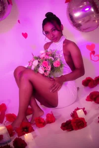 GabrielaLugo a romantic and sensual date Pic 7