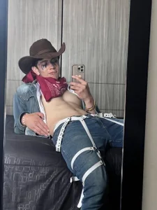 Stolas_ying Cowboy stolas টি ছবি