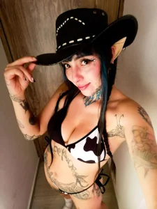 luxifer_666_ CowGirl Pic