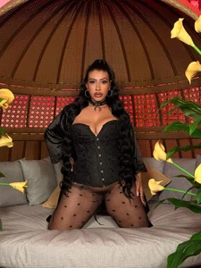 LeahLombardi_ Look my beauty Fotka 3