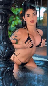 GiaFerrara Come and Get Me Wet Foto