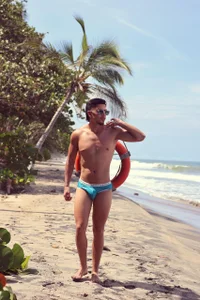 Aaronfox_x I WOULD LIKE TO FUCK ON A BEACH Pic 5