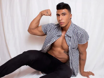 Adam_Valenciia Public Εικόνα 3