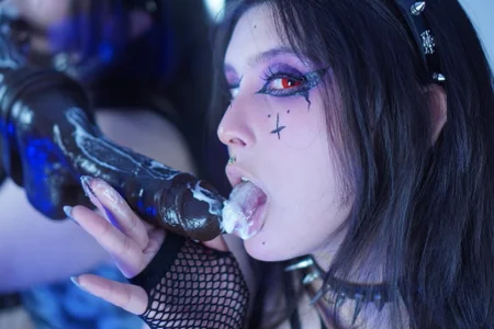 mikaskullcs 🩸 My dark side woke up... and tonight I want to find out if you can resist. 🖤 - {count, plural, one {תמונה אחת} two {שתי תמונ ות} many {# תמונות} other {# תמונות}}