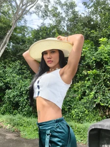 juliane_sweer1 Green💚🌲 Pic 2