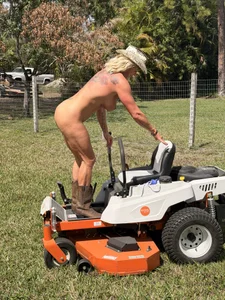 Hotnflorida007's Outdoor Fun Sex Photo 9