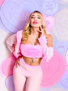 SophiePalmer A Pink World Foto 7