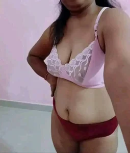 EeshaBhabi Body size Pic